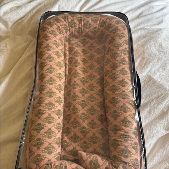 Dockatot Deluxe - Picture 1 of 4